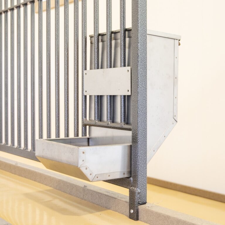 Stainless Steel Feeder w/Lid