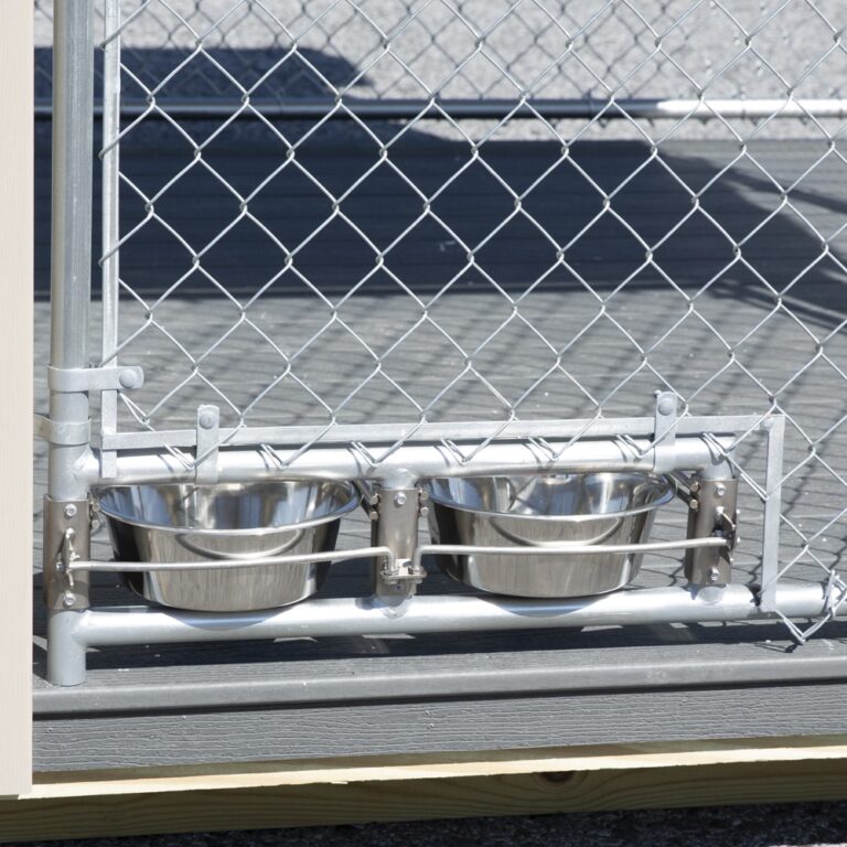 CHAINLINK PANEL CLOSE UP